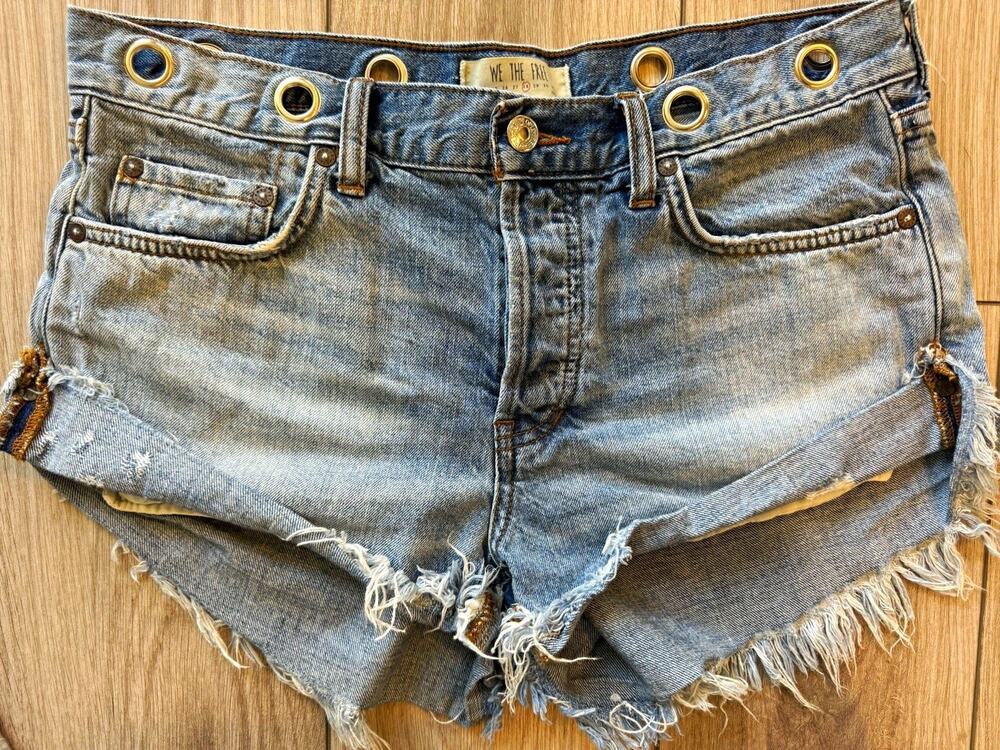 We The Free Light Wash Blue Denim Cut-Off Shorts 28 High Rise Frayed 5-Pocket